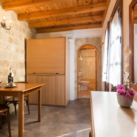 Hotel Camelot Traditional & Classic