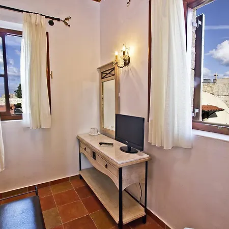 Hotel Camelot Traditional & Classic