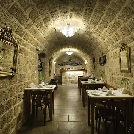 Camelot Traditional & Classic Hotel