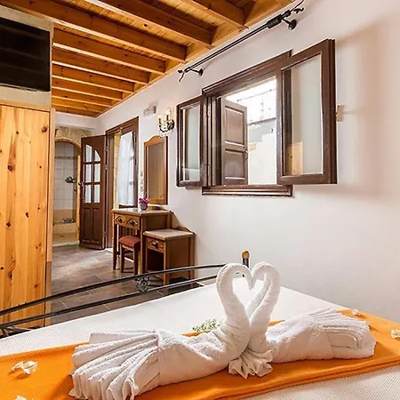 Camelot Traditional & Classic Otel 3*