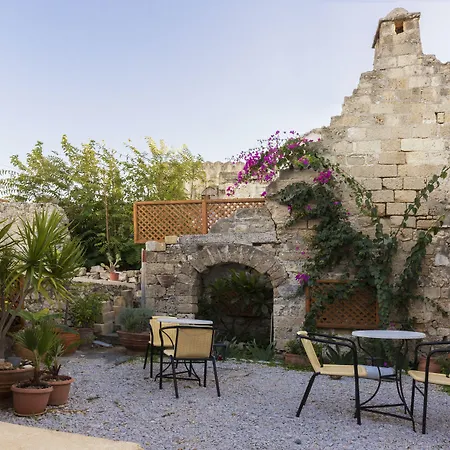 호텔 Camelot Traditional & Classic 3*