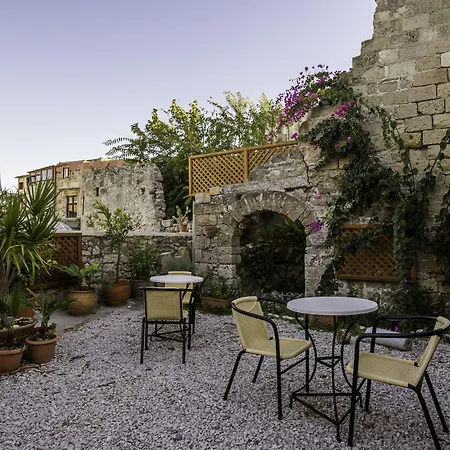 Camelot Traditional & Classic 호텔