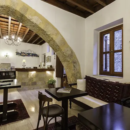 Camelot Traditional & Classic Hotel 3*