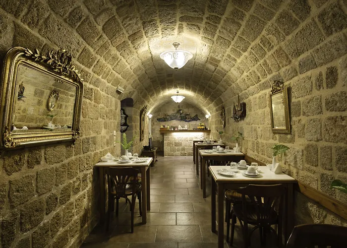 Camelot Traditional & Classic 호텔