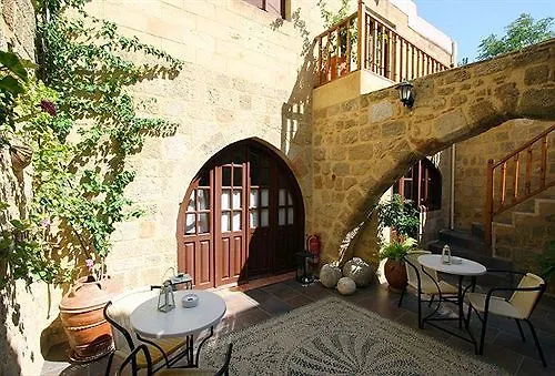 호텔 Camelot Traditional & Classic 3*