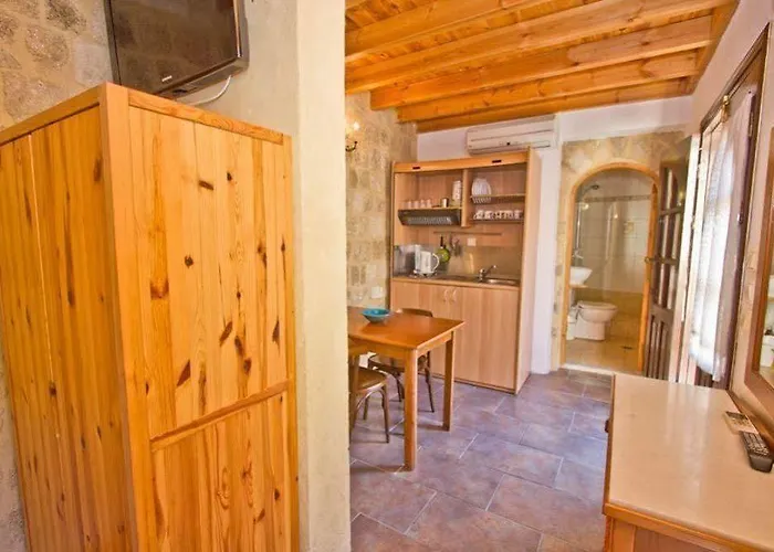 Camelot Traditional & Classic 호텔 3*