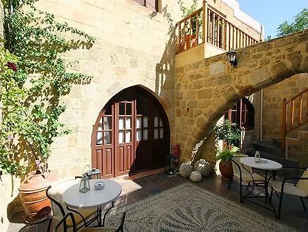 מלון Camelot Traditional & Classic 3*