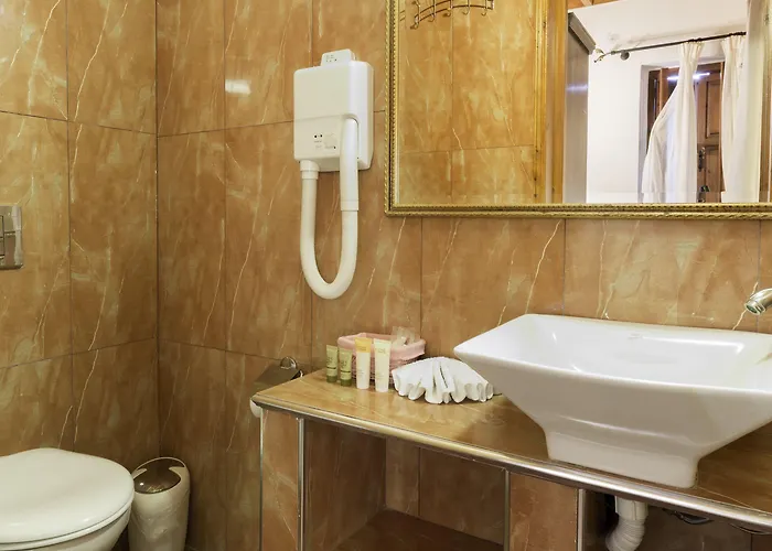 Camelot Traditional & Classic Hotel