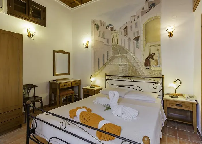 Camelot Traditional & Classic Hotel 3*